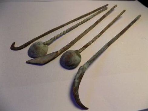 Byzantine medical tools including knives and scalpels