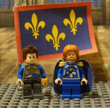 Lego Charles I of Anjou (left) and his brother King Louis IX (right)