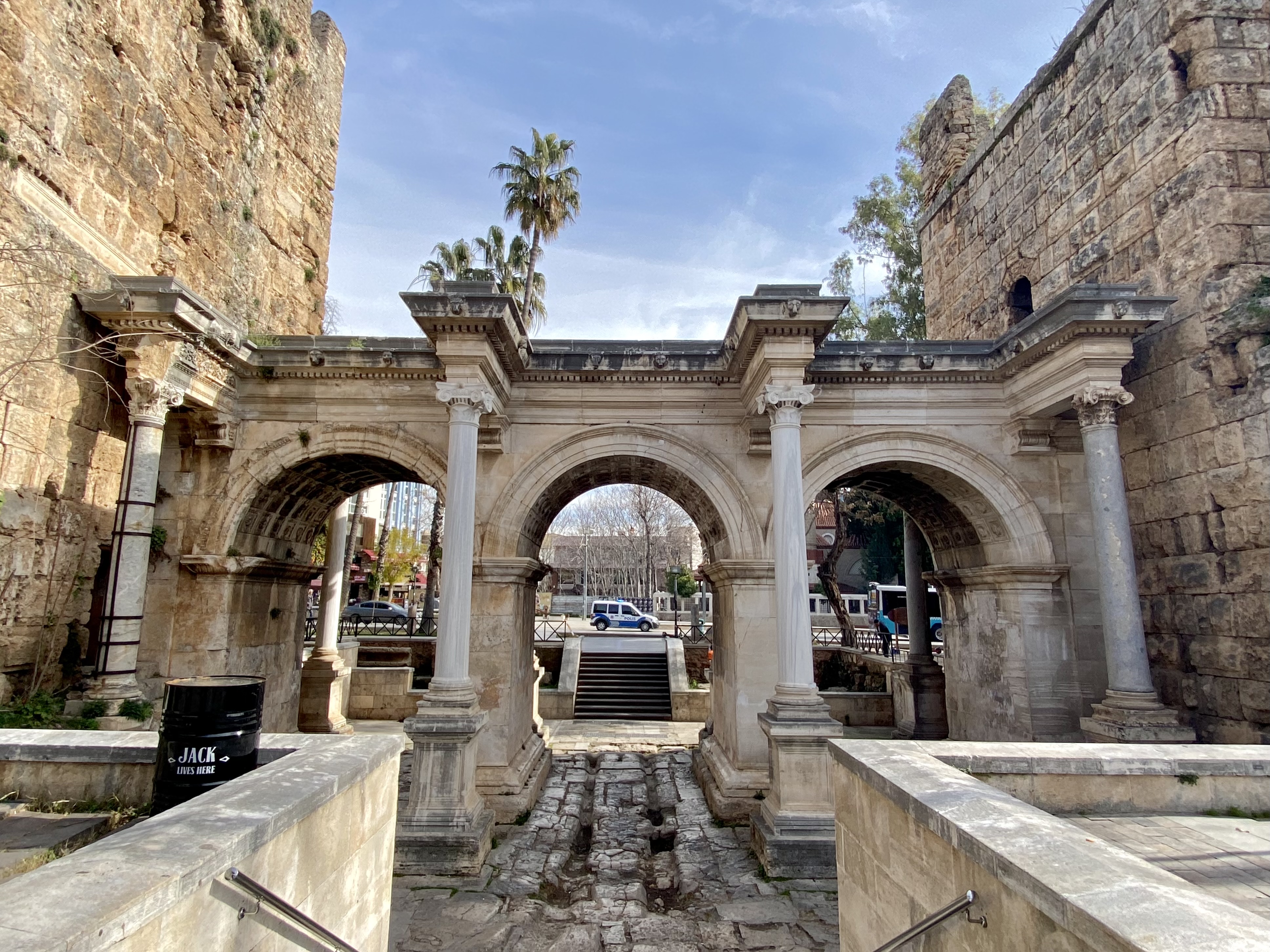 Hadrian’s_Gate,_Antalya,_Turkey_-_View_Feb_2022